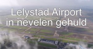 Lelystad Airport in nevelen gehuld